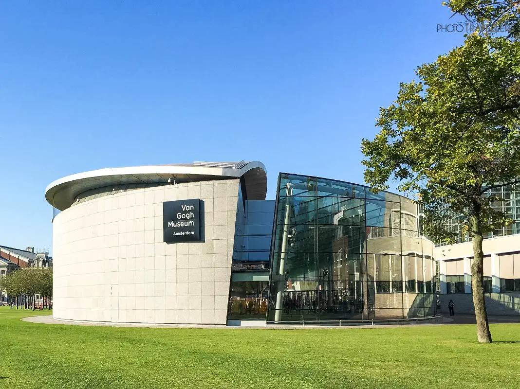 Das bekannte Van Gogh Museum in Amsterdam