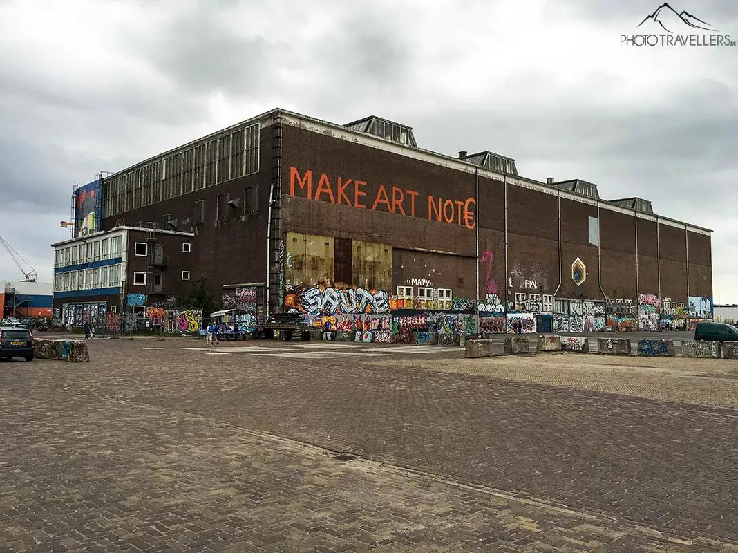 Eine alter Lagerhalle in der NDSM Werft